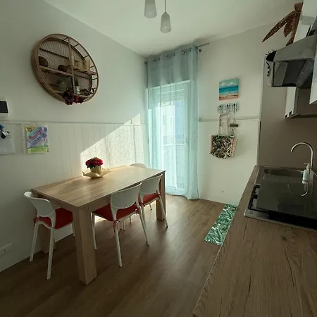 Lella Sea House Apartamento *