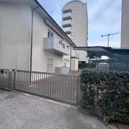 Lella Sea House Apartamento *